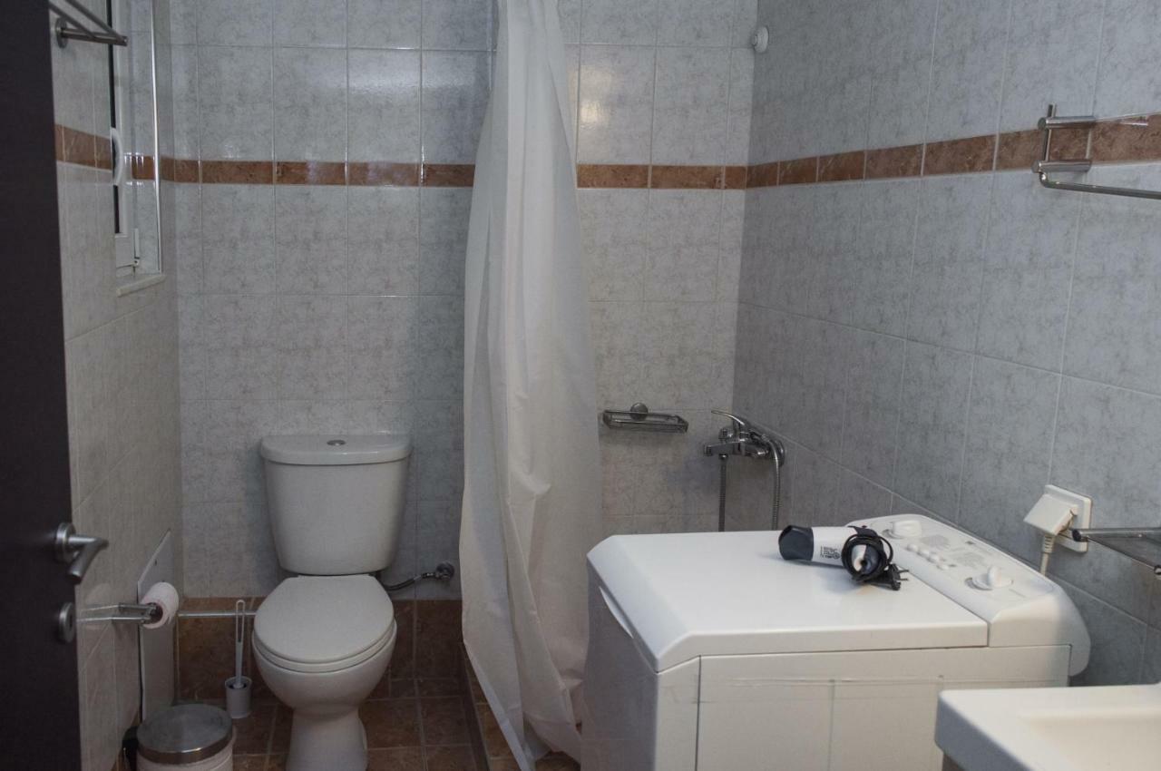 Modern Apartment, Excellent And Vibrant Location!! Athena Bagian luar foto