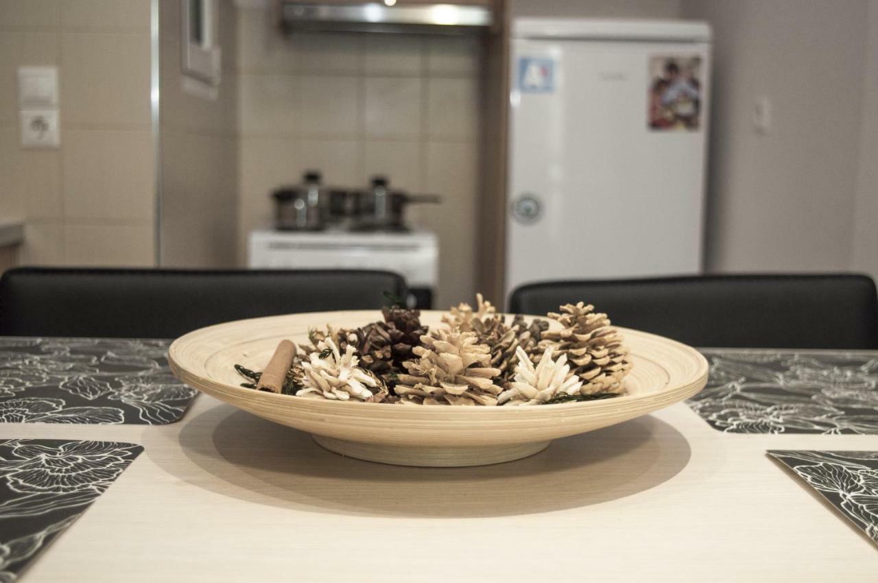 Modern Apartment, Excellent And Vibrant Location!! Athena Bagian luar foto