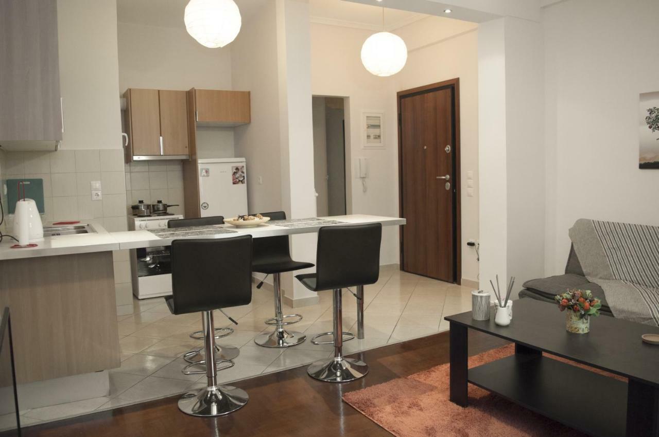 Modern Apartment, Excellent And Vibrant Location!! Athena Bagian luar foto